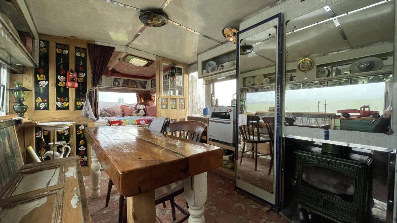 2 X Double Bed Glamping Wagon At Dalby Forest スカーバラ エクステリア 写真